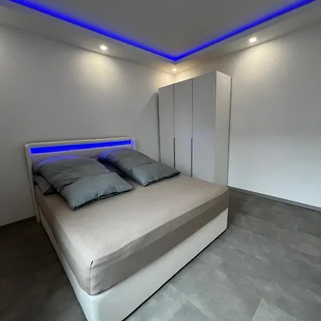 Schoene Mitte Von Appartement Oberhausen (North Rhine-Westphalia)