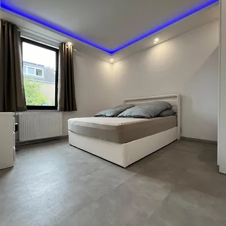 Schoene Mitte Von * Oberhausen (North Rhine-Westphalia)